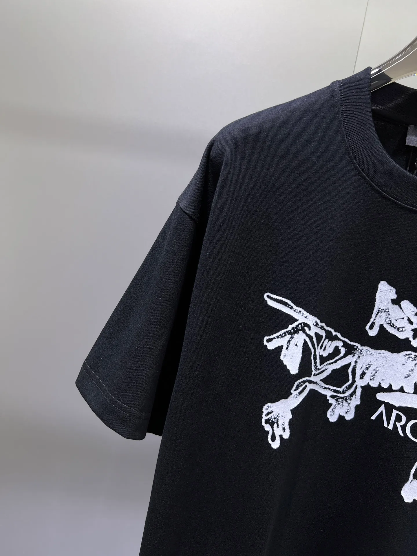 arcteryx🌟New Arrival T T Hot Sale 99 🐎🐎Size：S-XXL Black White 2 （Size ） Size S 110 54 69 21 M 114 56 71 22 L 118 58 73 22 XL 122 60 75 23 2XL 126 62 77 23
